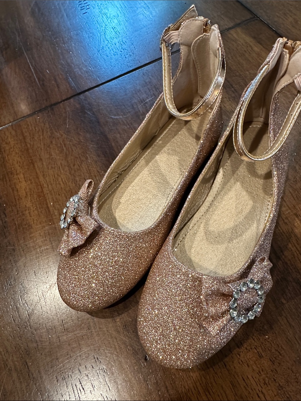 NWOT Girls Glitter Ankle-Strap Flats with Rhinestone Bow - Rose Gold Size 4 - Picture 2 of 4